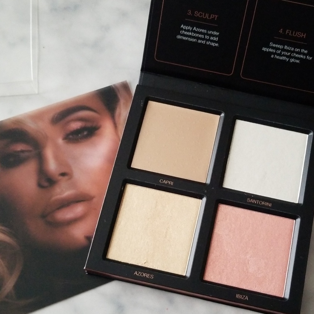 Huda Beauty 3D highlighter palette - Pink Sands